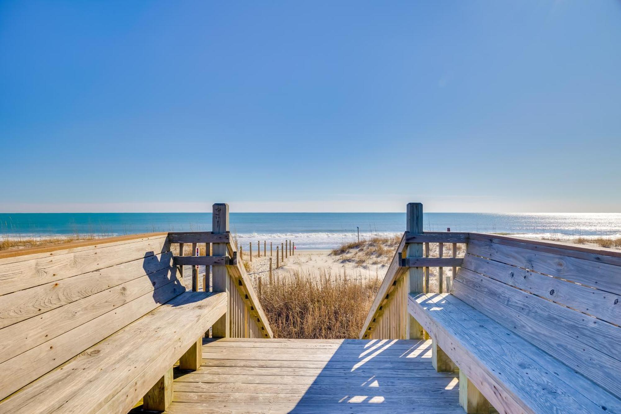 Lovely Emerald Isle Home, Walk To Beach! Экстерьер фото