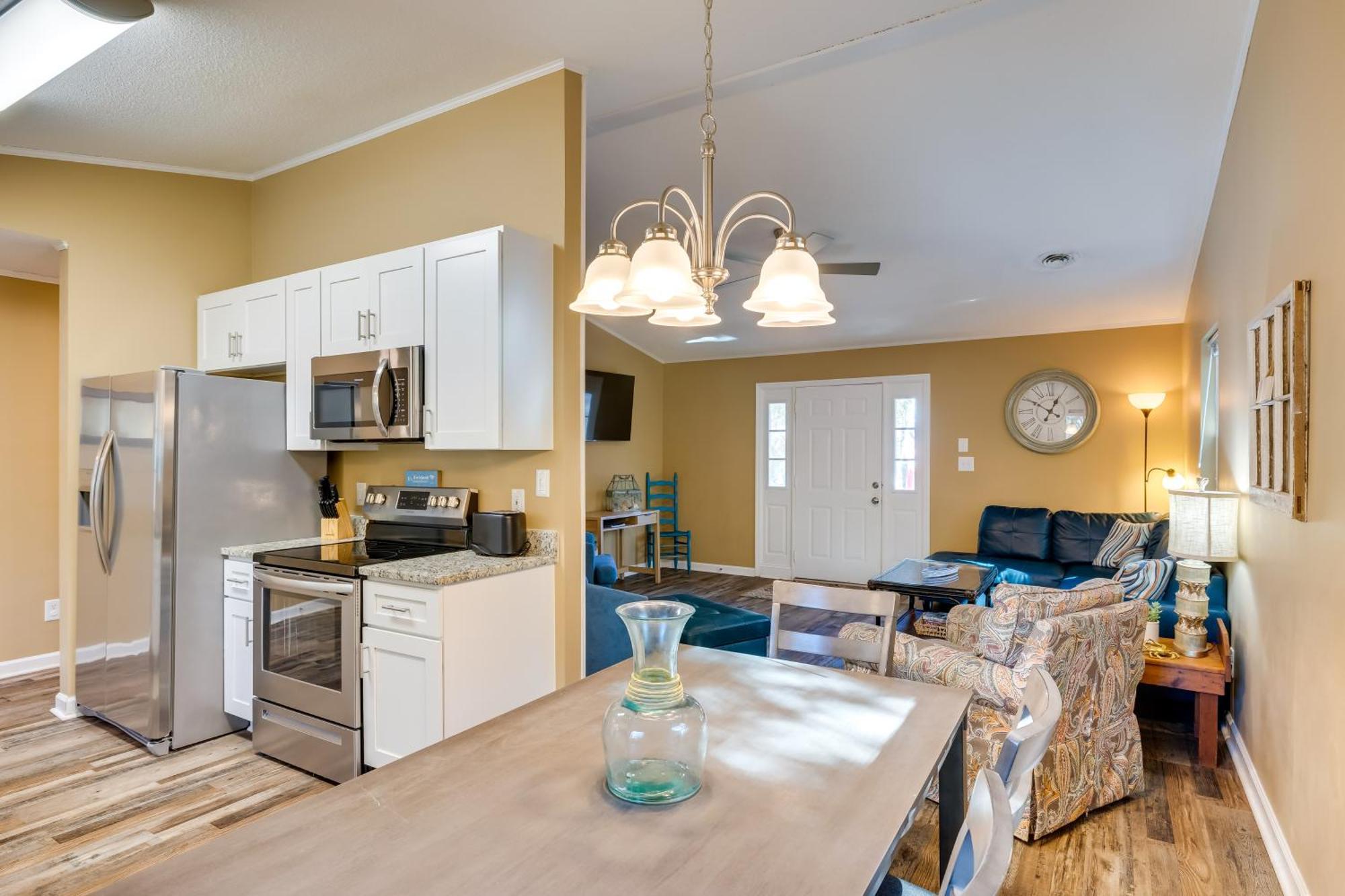 Lovely Emerald Isle Home, Walk To Beach! Экстерьер фото