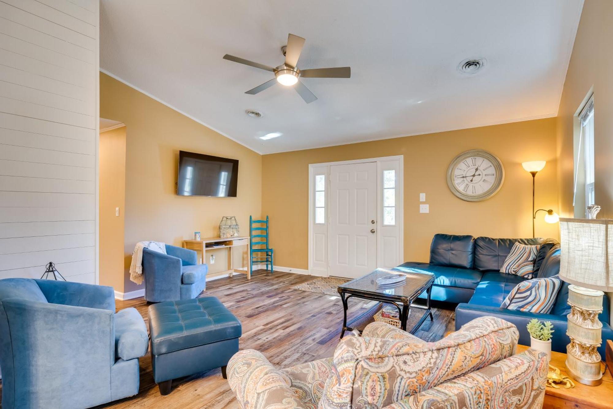 Lovely Emerald Isle Home, Walk To Beach! Экстерьер фото