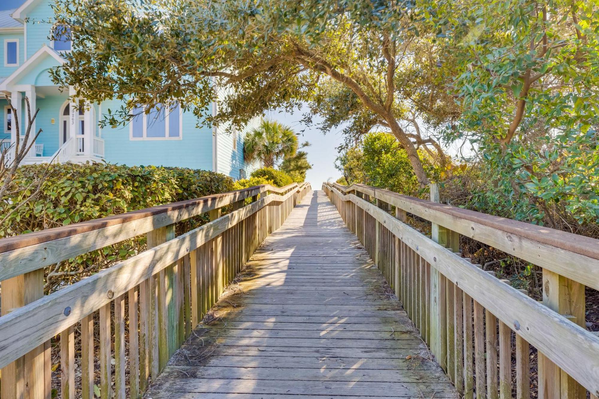 Lovely Emerald Isle Home, Walk To Beach! Экстерьер фото