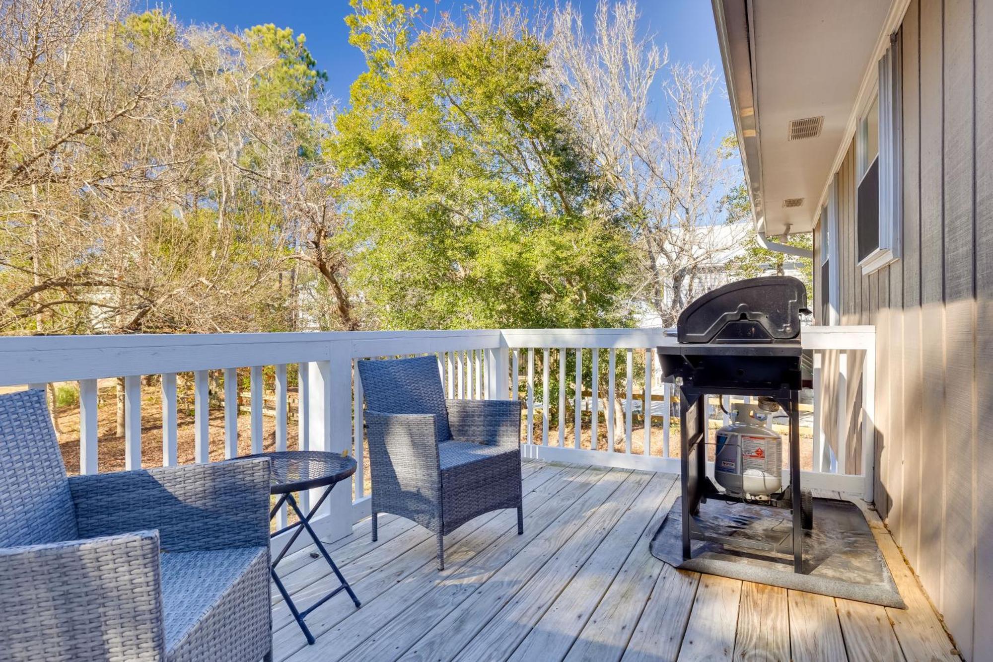 Lovely Emerald Isle Home, Walk To Beach! Экстерьер фото